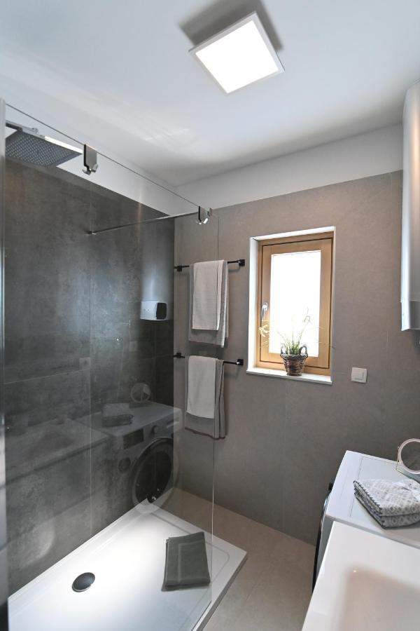 Sea View Deluxe Apartment Rijeka Eksteriør bilde