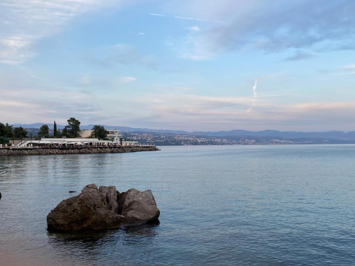 Sea View Deluxe Apartment Rijeka Eksteriør bilde